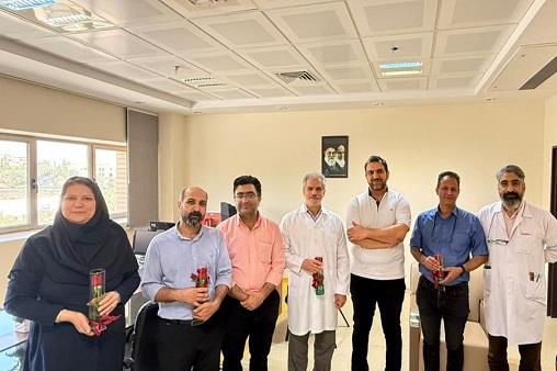 پزشک و داروساز و کارمند  40