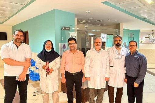 پزشک و داروساز و کارمند  34