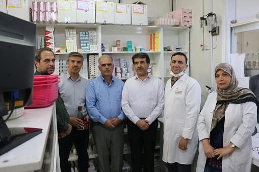 پزشک و داروساز و کارمند  31