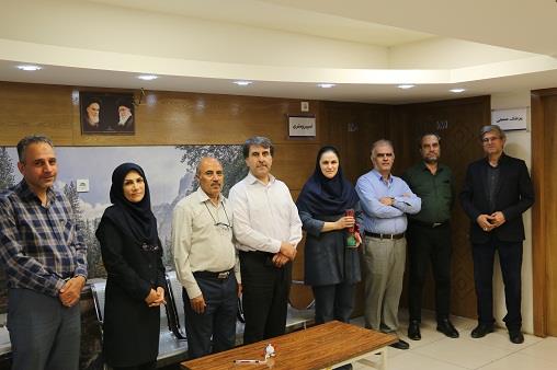 پزشک و داروساز و کارمند  29