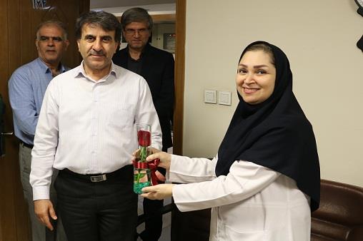 پزشک و داروساز و کارمند  18