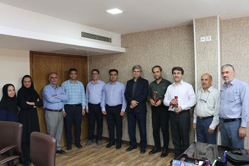 پزشک و داروساز و کارمند  14