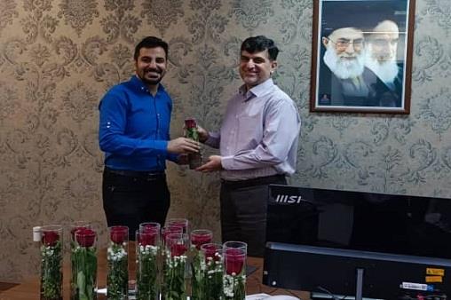 پزشک و داروساز و کارمند  9