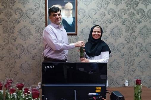 پزشک و داروساز و کارمند  5