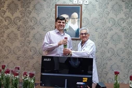 پزشک و داروساز و کارمند  4