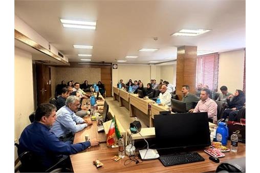 آیین تقدیر از دکتر شانظری در درمانگاه توحید برگزار شد