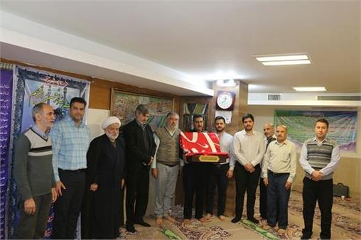 حضور  پرچم متبرک حضرت ابوالفضل‌العباس (ع) به مناسبت شهادت امام علی‌النقی الهادی (ع) در بهداشت درمان صنعت نفت اصفهان