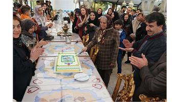 گزارش تصویری/ تجلیل از همکاران پرتلاش کادر درمان به ویژه پرستاران  همزمان با ولادت حضرت زینب (س)