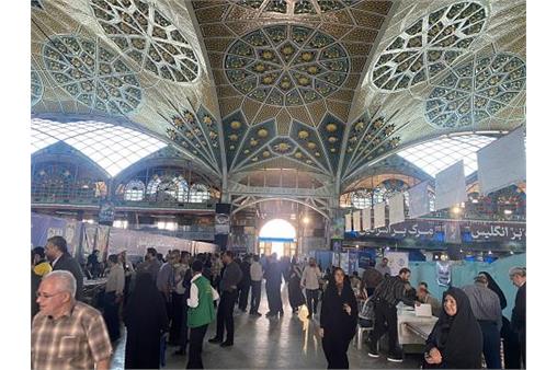 برپایی میز خدمت به مناسبت هفته دولت در مصلای امام خمینی اصفهان